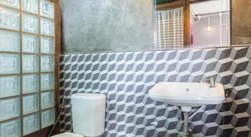 Oyo 999 Baan Pak Rom Ruen Hotel HHQ Buitenkant foto