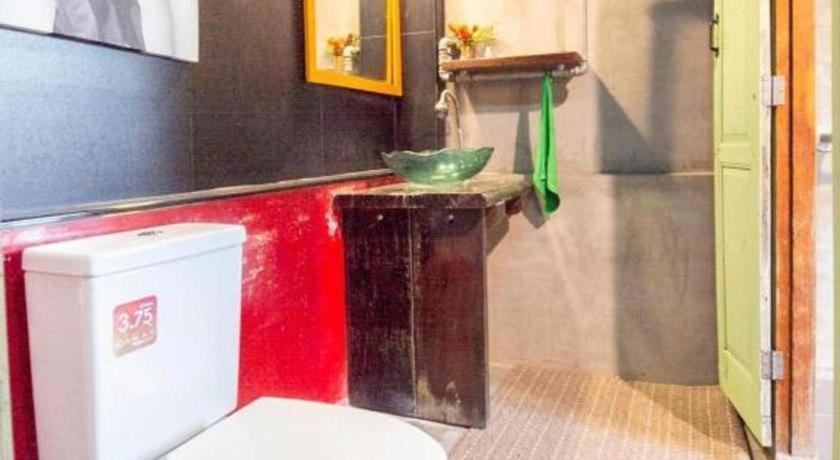 Oyo 999 Baan Pak Rom Ruen Hotel HHQ Buitenkant foto