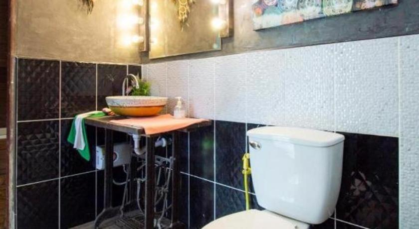 Oyo 999 Baan Pak Rom Ruen Hotel HHQ Buitenkant foto
